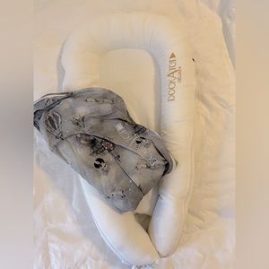 DockATOT Deluxe + Pristine white and extra cover (0-8 months)